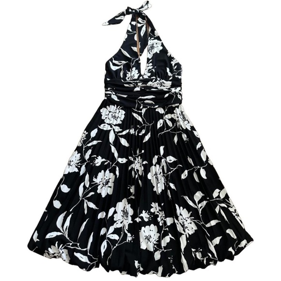 ⭐️CACHE - NWT BLACK AND WHITE FLORAL DRESS⭐️ - Picture 4 of 6